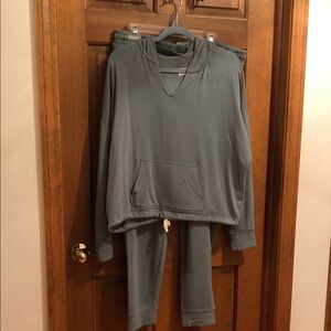 Lou & Grey 2-piece mint pullover hoodie and joggers